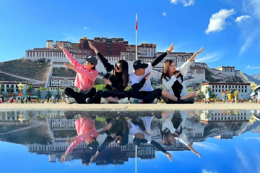 拉萨+林芝+巴松措+鲁朗林海+雅鲁藏布大峡谷+羊湖+日喀则+珠穆朗玛峰+纳木错11日10晚 私家团